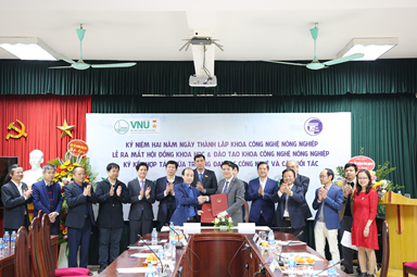 Lễ ký kết hợp tác với Trung tâm Chuyển giao công nghệ và khuyến nông